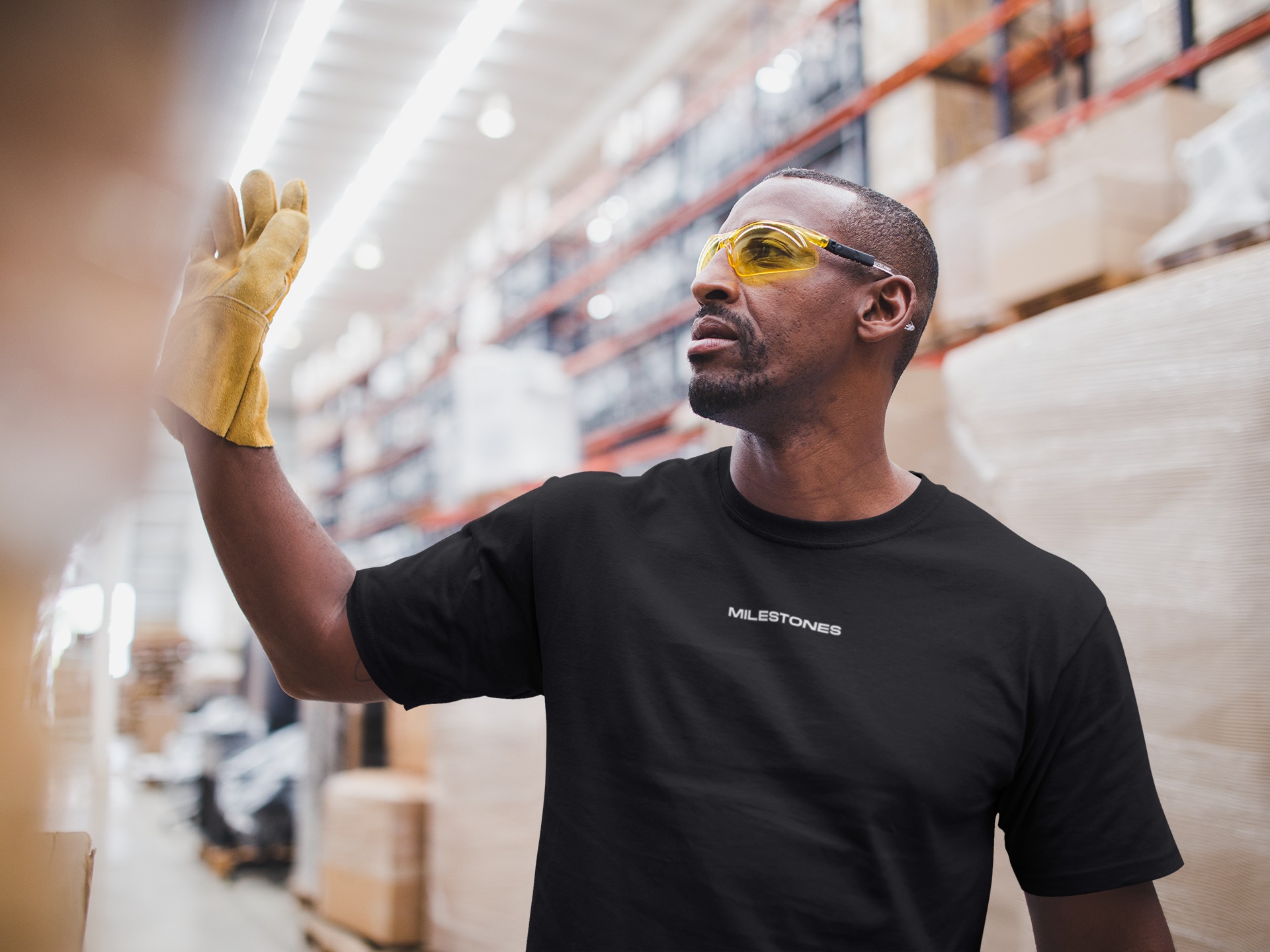 warehouse-worker-wearing-a-t-shirt-mockup-a20387